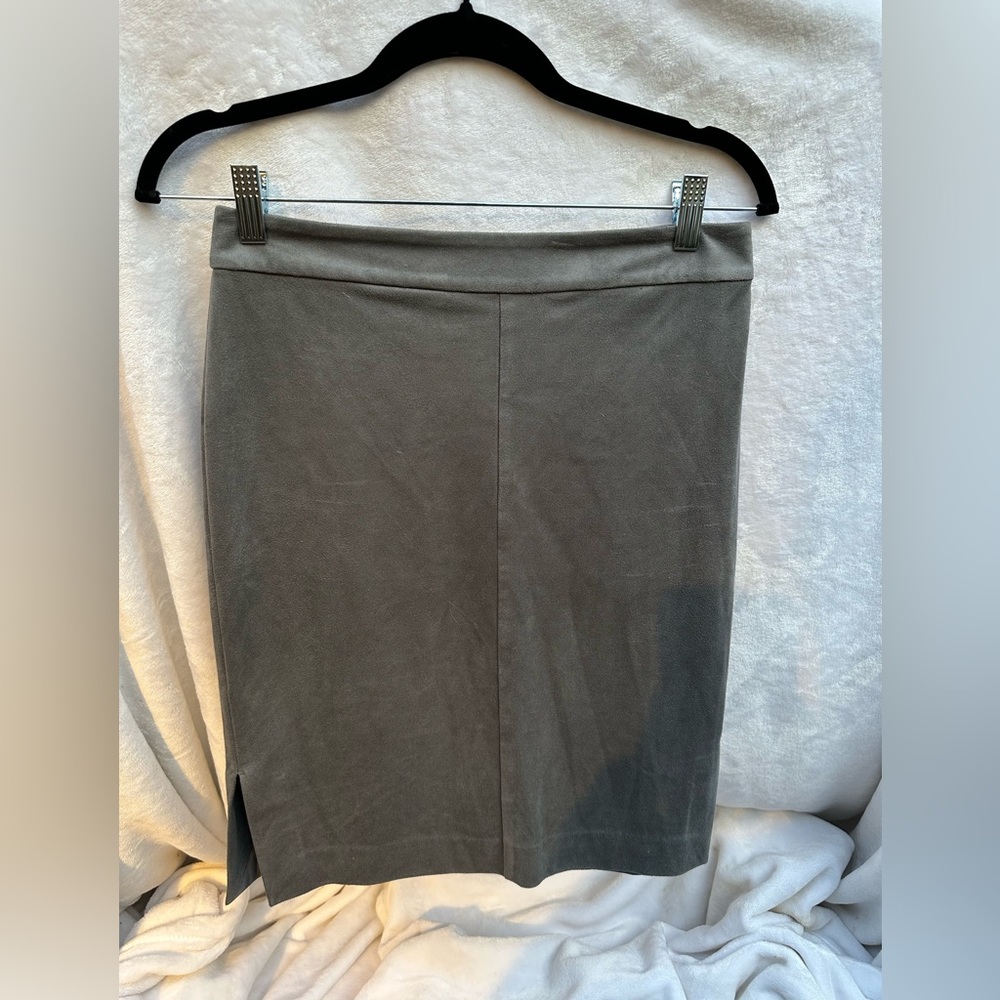 Loft pencil skirt.  Gray faux suede.  Size‎ 4 petite